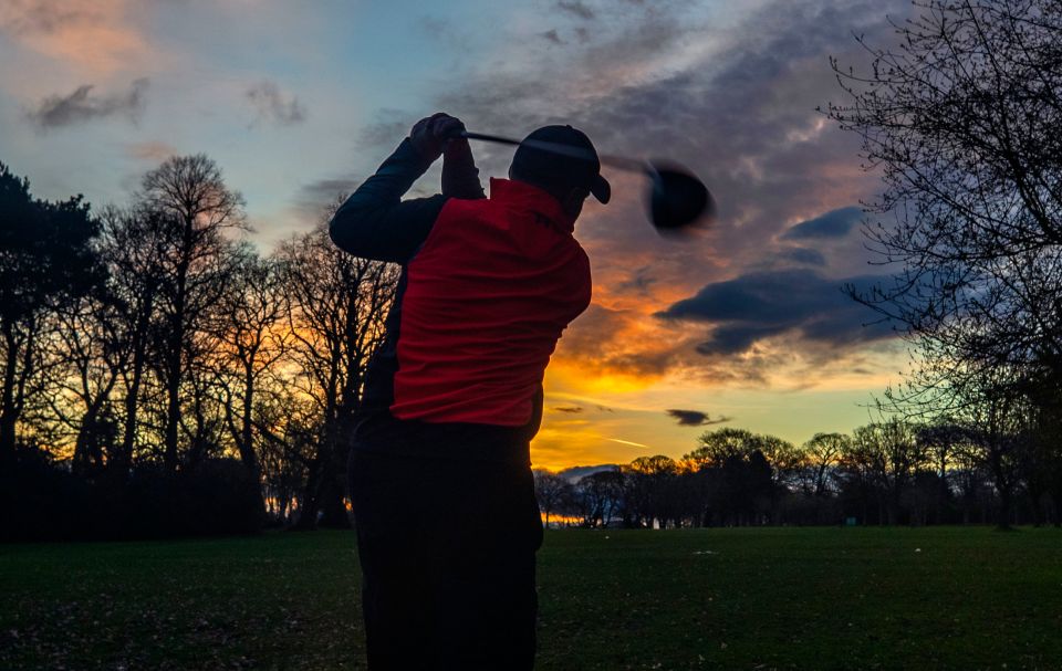 Eager golfers tee'd off just after midnight this morning in Derbyshire 