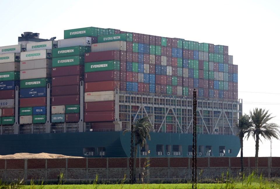 Peter Berdowski - the CEO of Boskalis, the company hired to extract the boat - said that he hoped to have the container ship salvaged within days