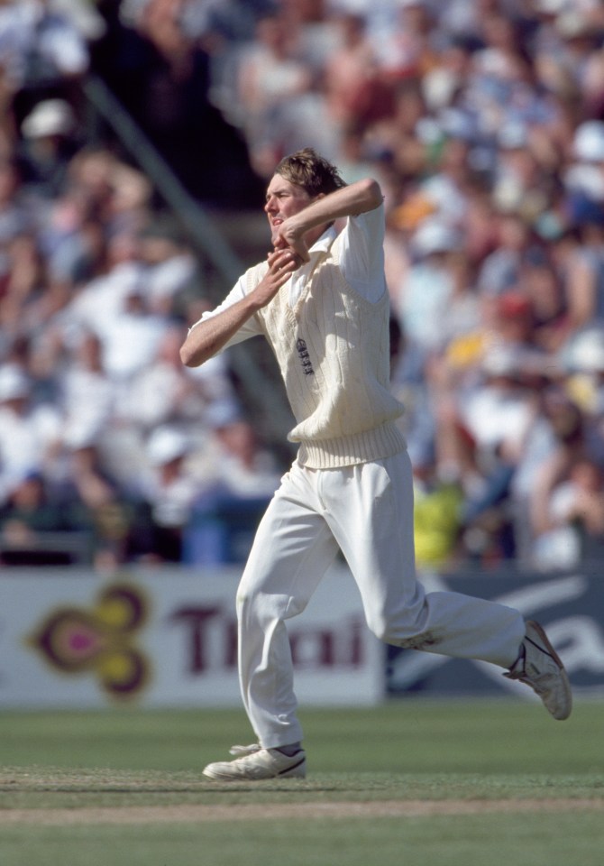 Tufnell bowling for England against Australia in 1993