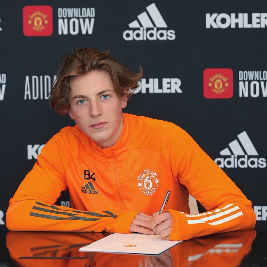 Robbie Savage's son Charlie has penned his first pro contract at Old Trafford