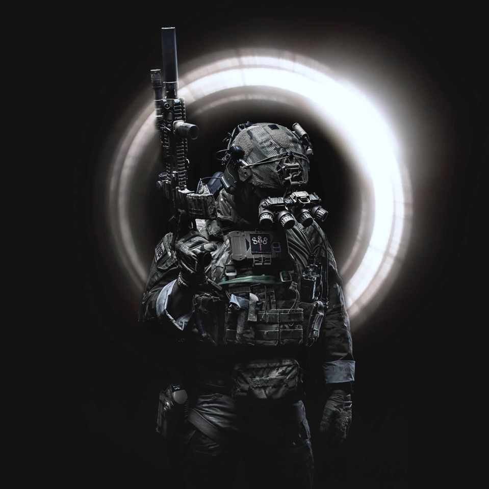A Dutch SOF Korps commando holding their weapon. The photo was entered as part of the Illustrative category