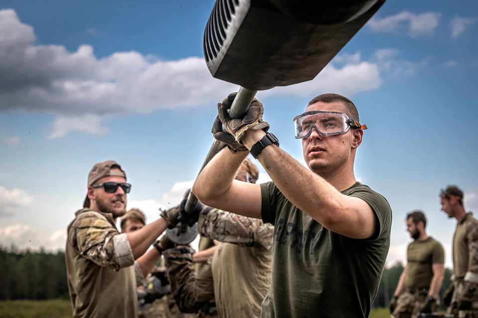 One of the stunning photos shows Dutch Commandos during a training exercise