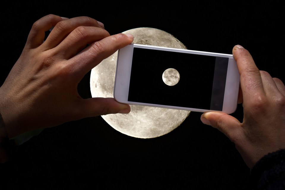 One photo expert recommends downloading a special camera app to ensure photos captured on a smartphone come out sharp and clear