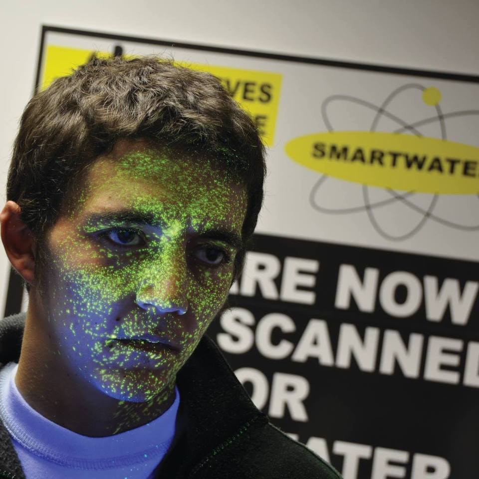 Shoplifters will be sprayed with a chemical which shows up under UV light