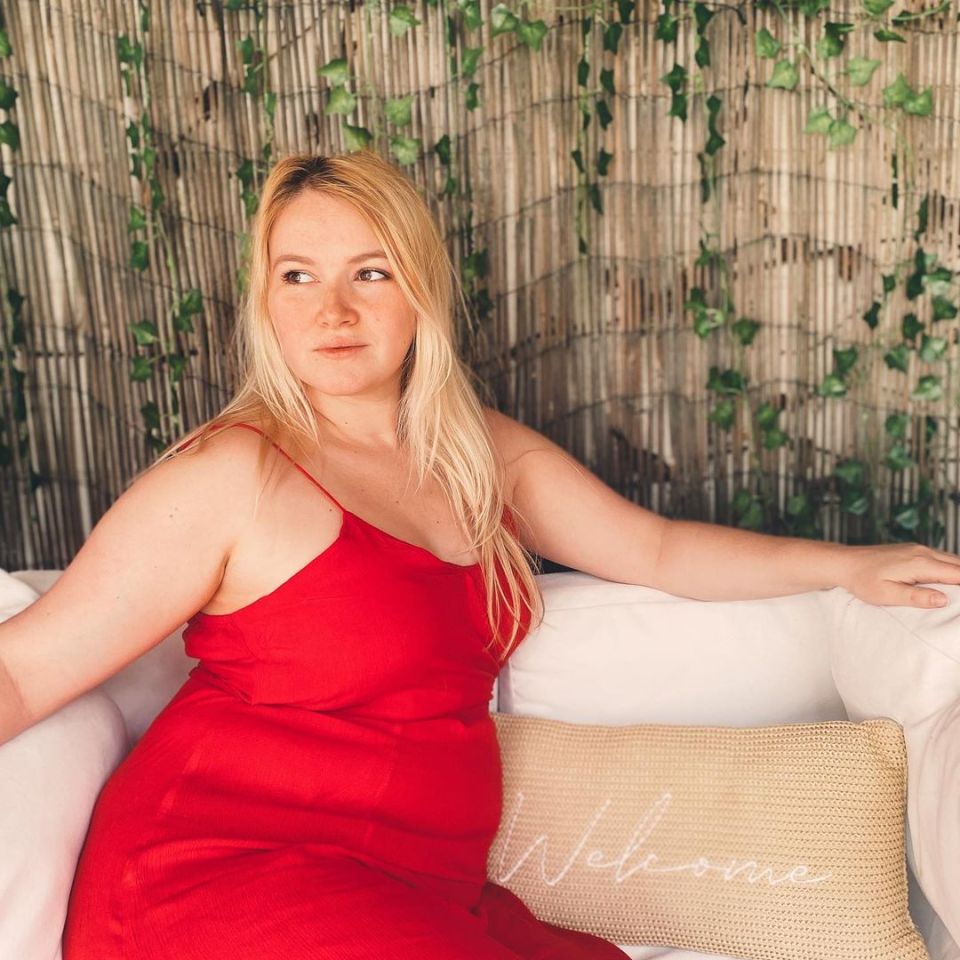 The actress spoke out about her 'fat rolls' after sharing this snap last week