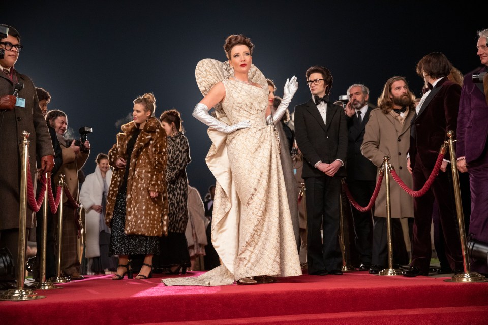 Emma Thompson stars as Baroness von Hellan who is Estella's boss at the fashion house