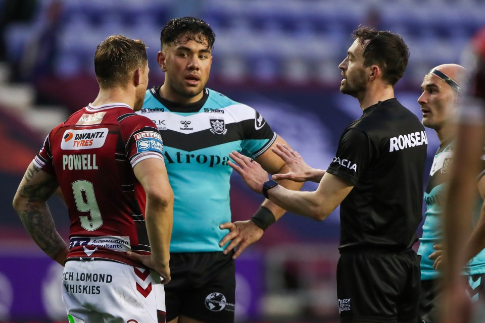  Andre Savelio (centre) claimed he was called a 'stupid Polynesian c***'