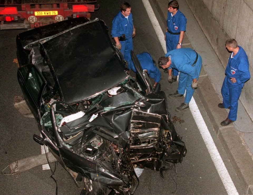 The Mercedes she was travelling in crashed in the Alma tunnel