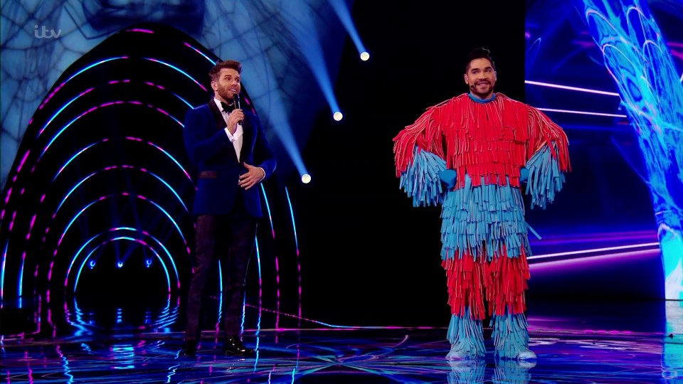 Louis said he put a pillow under his top to make him appear "fat"