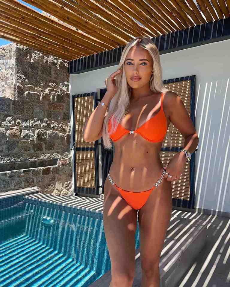 Before she hurt herself Amber shared this bikini selfie