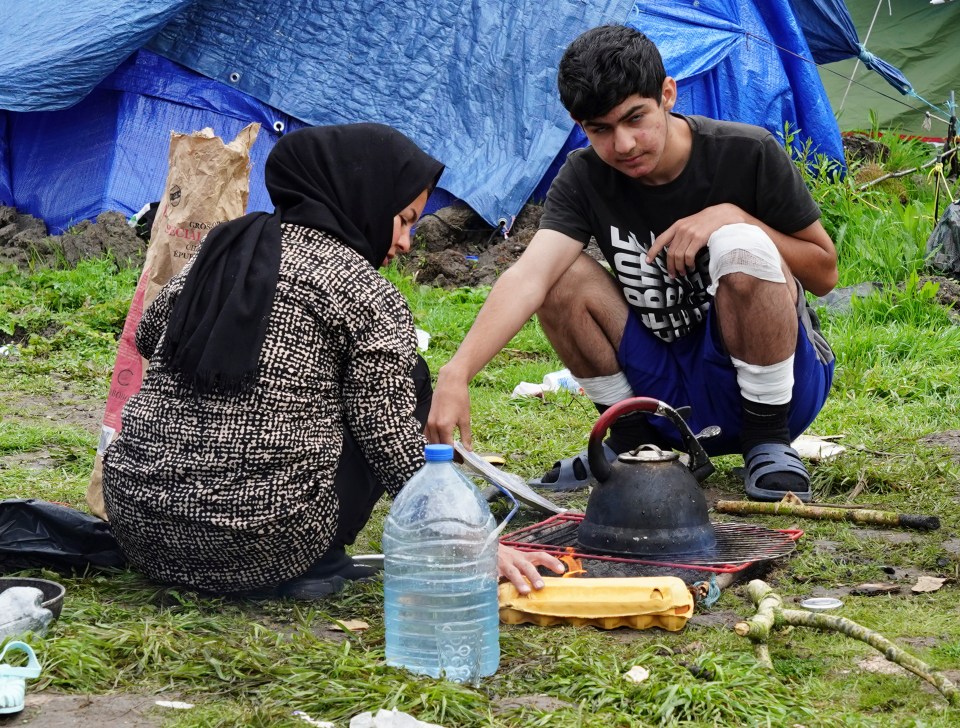 Kurdish mum-of-three Shaida, 36, prepares tea and eggs for son Hama, 15, over paraffin-soaked branches scavenged from the forest