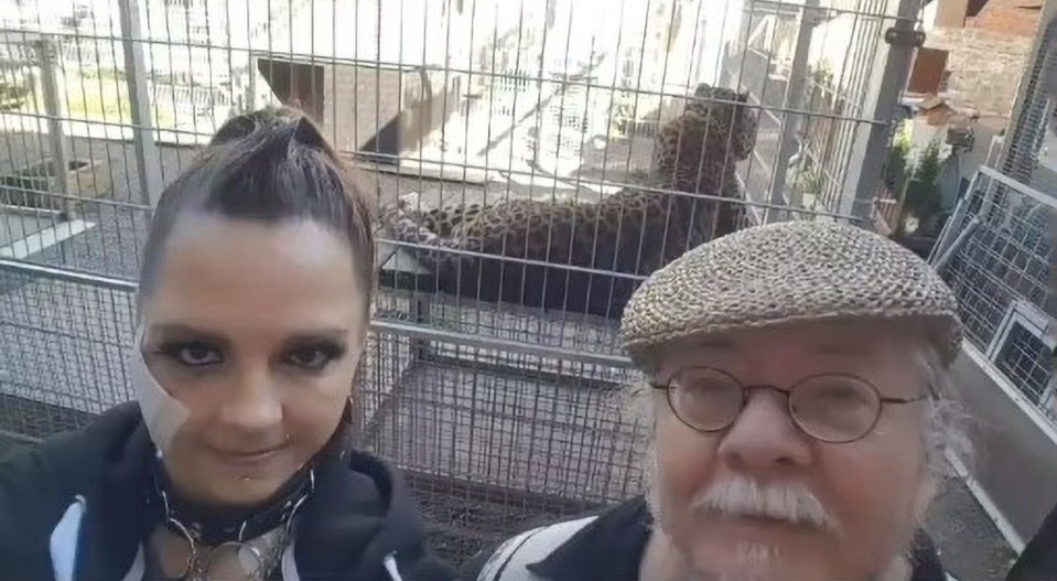 The model decided to visit the leopard as part of her therapy