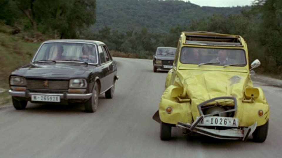 The Citroen 2CV was a last resort for James Bond after his Lotus Esprit blew itself up
