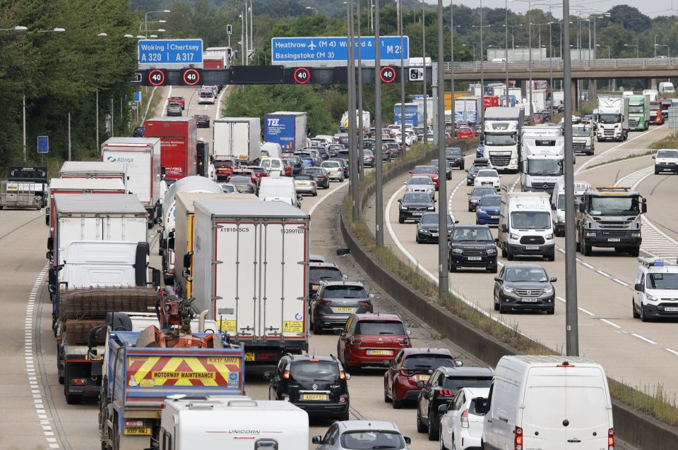 Traffic builds up on the M25 northbound