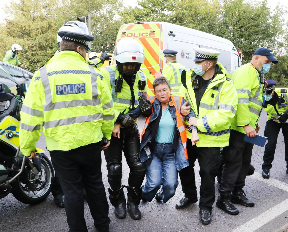It took an hour for all activists to be bunged into police vans