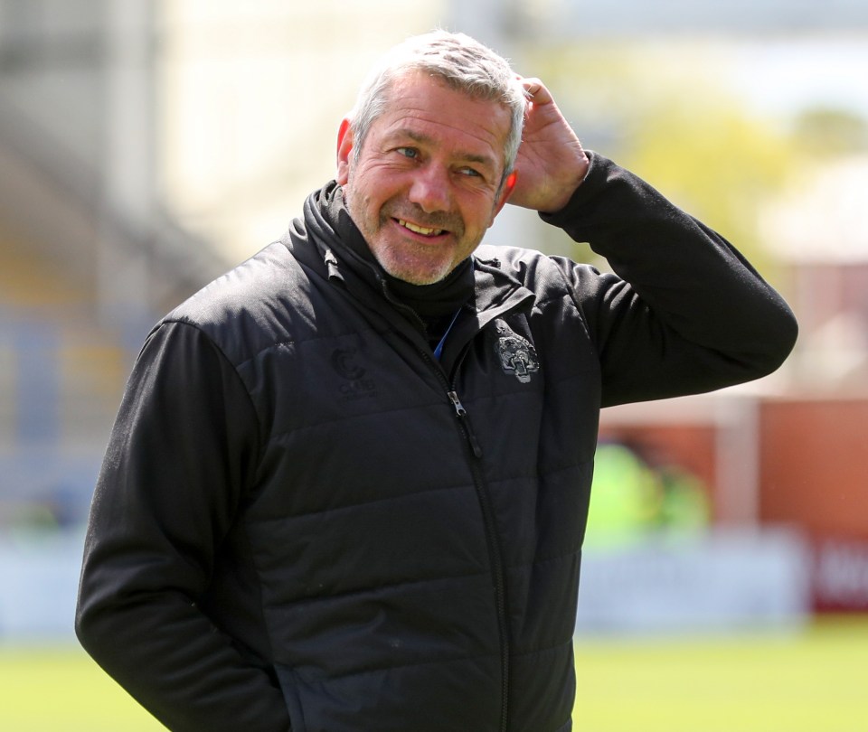  Daryl Powell admits just looking around Castleford's ground meant emotion hit him ahead of his final match there