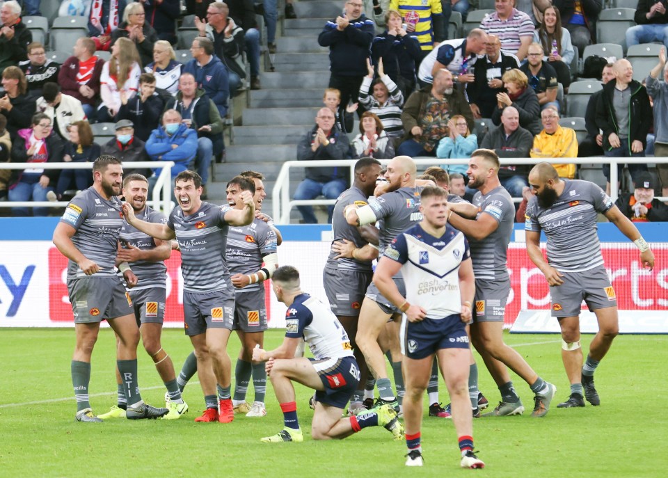 St Helens hope to avenge the Magic Weekend loss to the Dragons