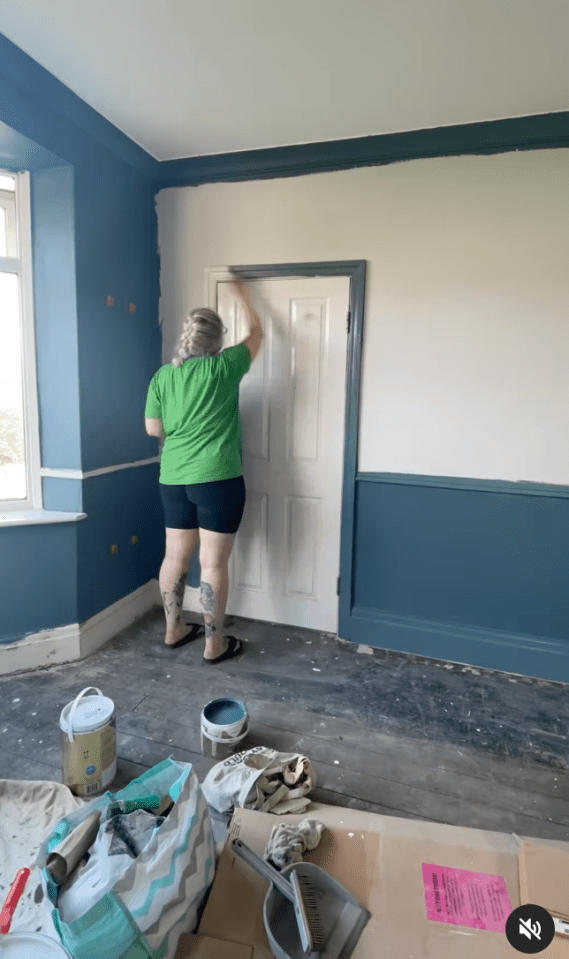 Ellie removed the dated colour and replaced it with a teal blue
