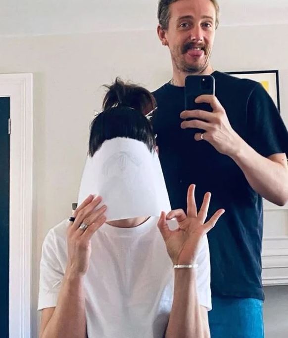 Emma did a big reveal with her hairdresser