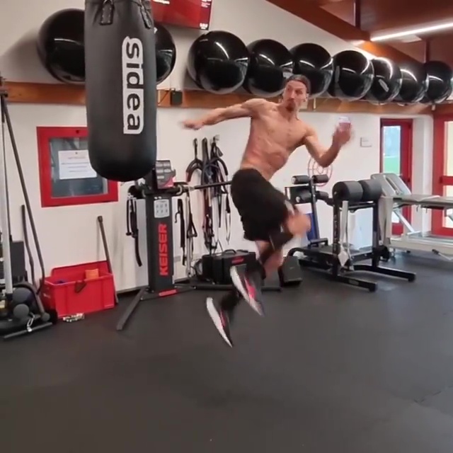 The huge striker showed off an impressive spinning kick as well as a number of other moves