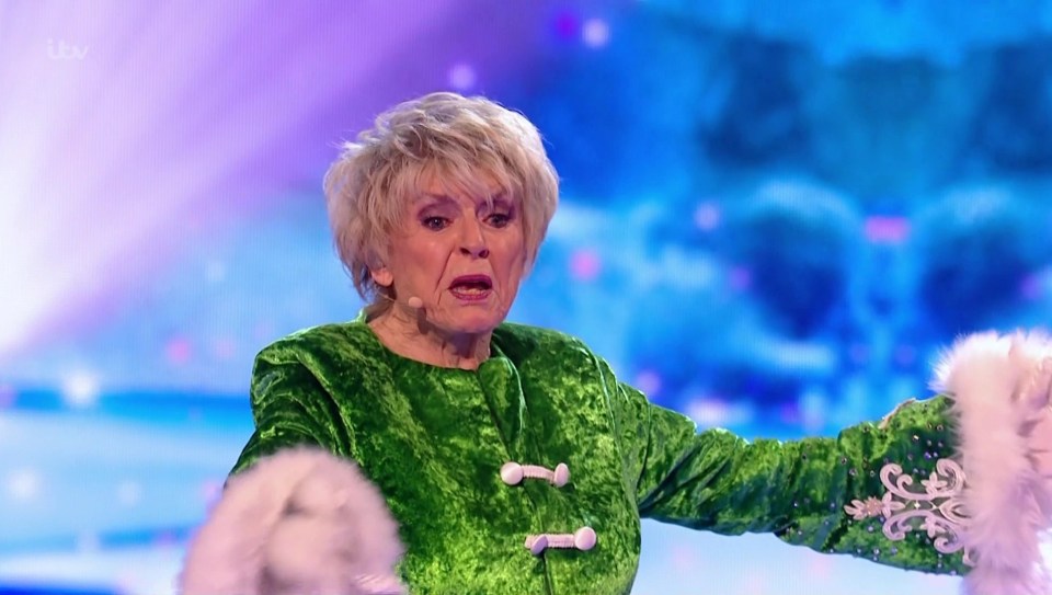 On Sunday (02 January) nights episode it was revealed that Gloria Hunniford was under the Snow Leopard costume.