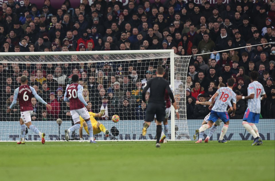 Fernandes doubled United's lead in the 67th minute with a fierce strike beyond Martinez