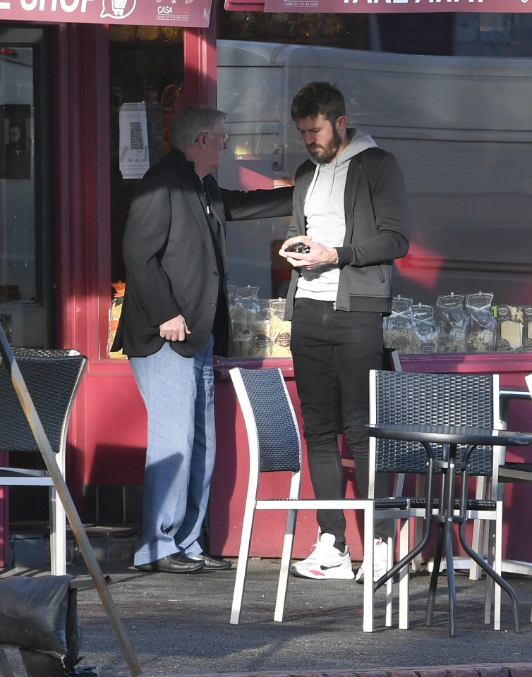 The pair were deep in conversation for two hours at plush Italian in Wilmslow