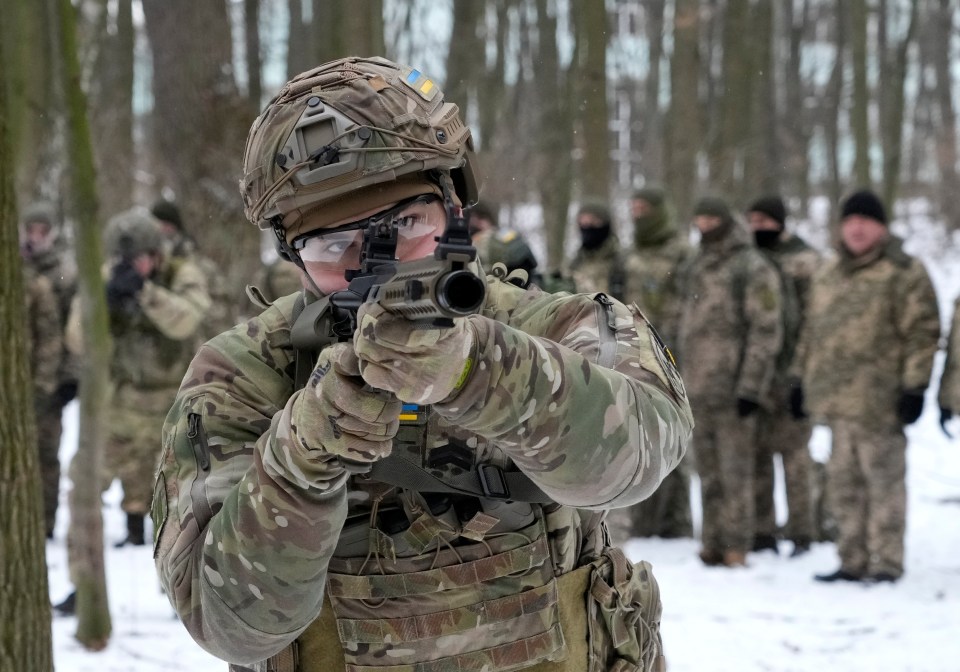 Ukrainian forces are preparing to defend themselves from Russia