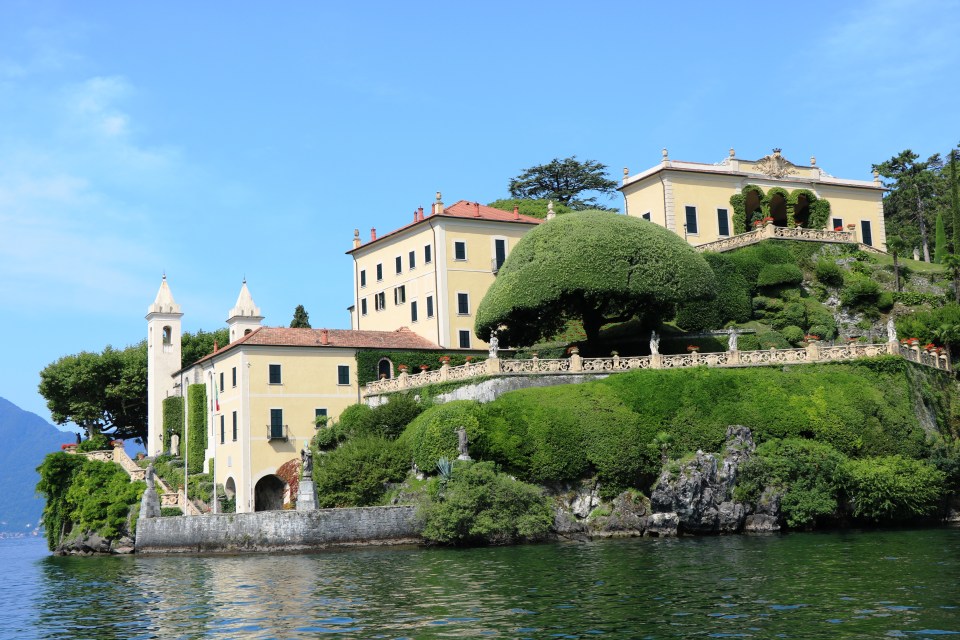 A number of villas are owned by the government and open to the public