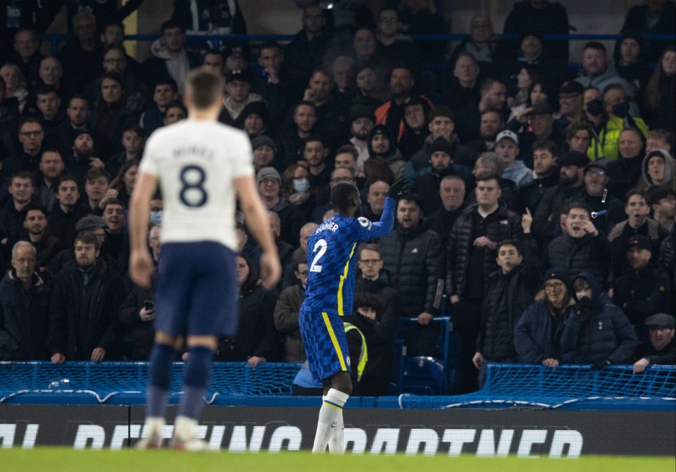 The incident mirrors similar ugly scenes at Goodison Park on Saturday