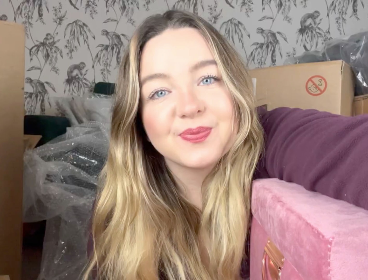 YouTuber Luna got another returns pallet - this time from Very for £400