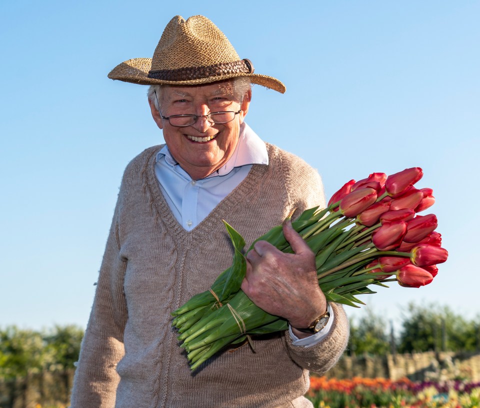 The Sun’s legendary gardening guru Peter Seabrook was laid to rest yesterday