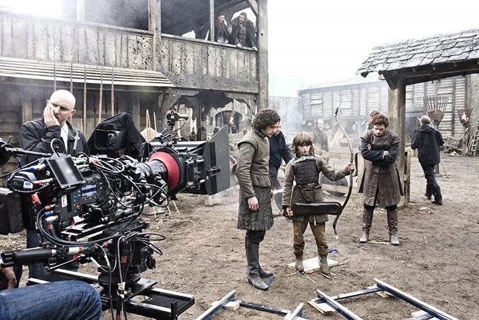 Photos from Game Of Thrones set showing what happens when the cameras are off