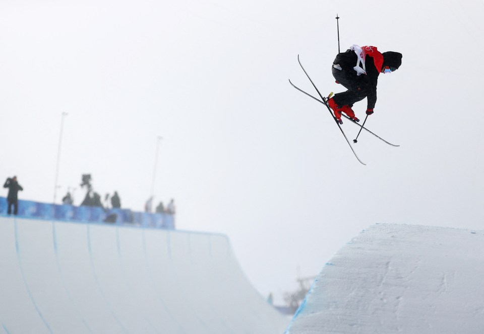 Kenworthy bravely continued his routine