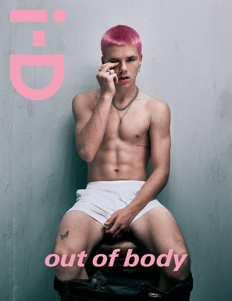 Cruz Beckham, 17, stripped down to his boxers for this snap