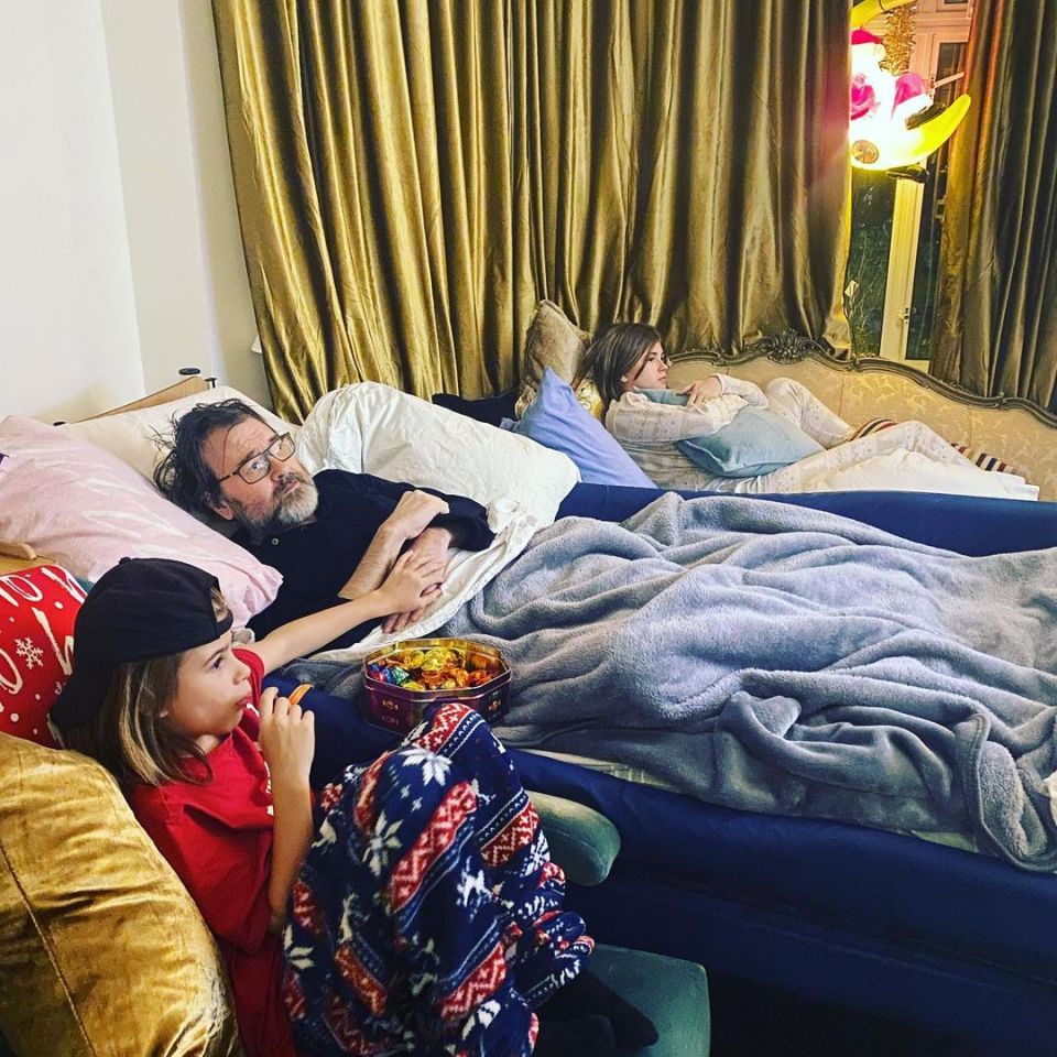 She shares two kids, Darcy and Billy, with husband Derek Draper