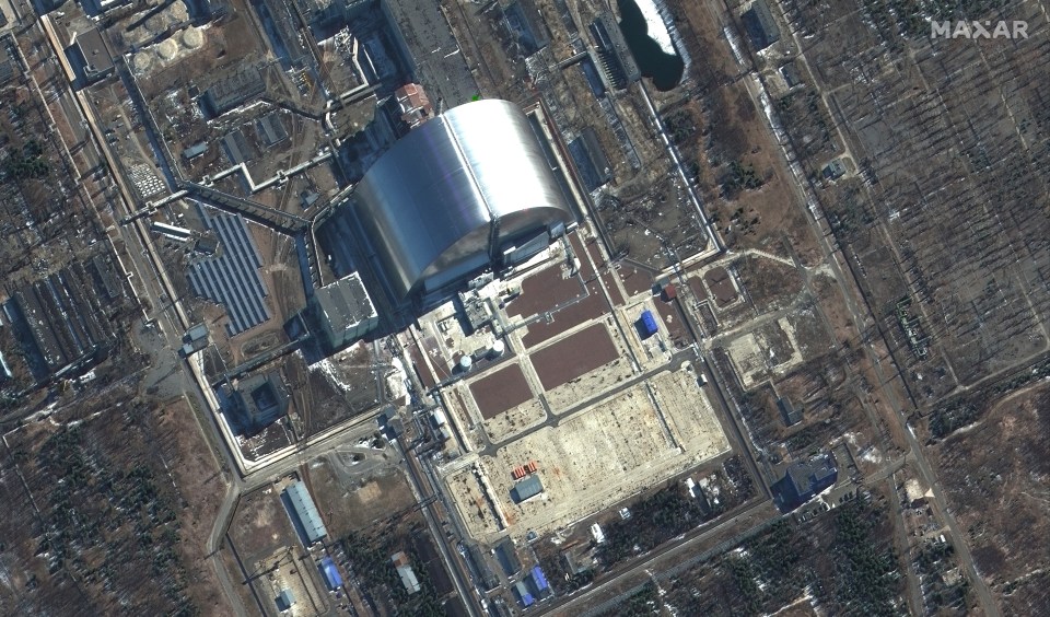 Chernobyl staff are too tired to make safety repairs, Ukraine warned