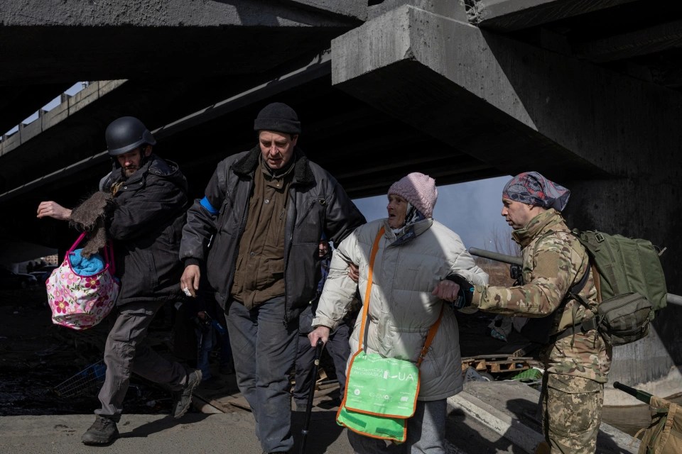 People evacuating Irpin as Russia's invasion rages on for the 18th day
