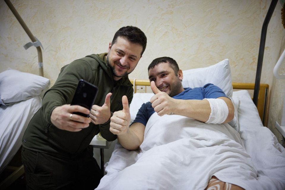 President Volodymyr Zelensky put a smile on the faces of injured troops