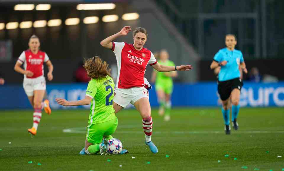 Vivianne Miedema went close to netting for the Gunners with her header hitting the crossbar in the second spell