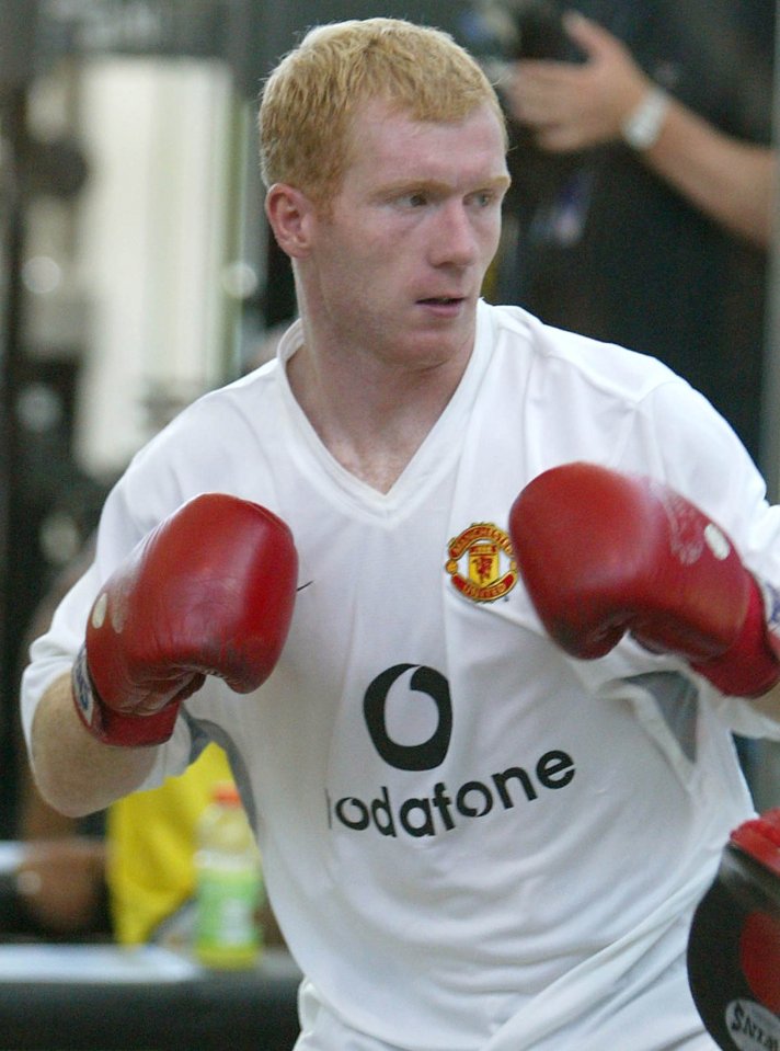 Paul Scholes got padded up for some fighting action in training