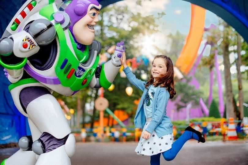 Disneyland Paris has scrapped scrapped socially distanced meet and greets, in a huge boost to families visiting the theme park