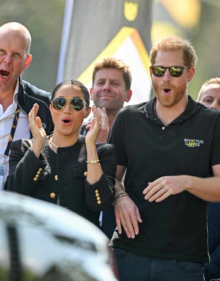 The couple go 'ooooh' during the Land Rover Challenge at Zuiderpark on April 16