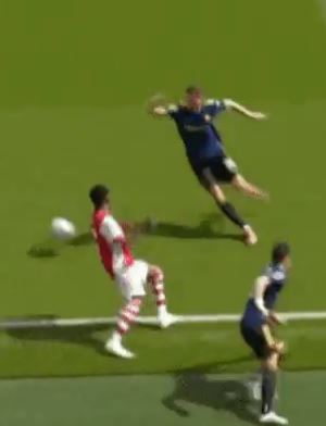 Arsenal fans praised Bukayo Saka's impressive performance against Manchester United