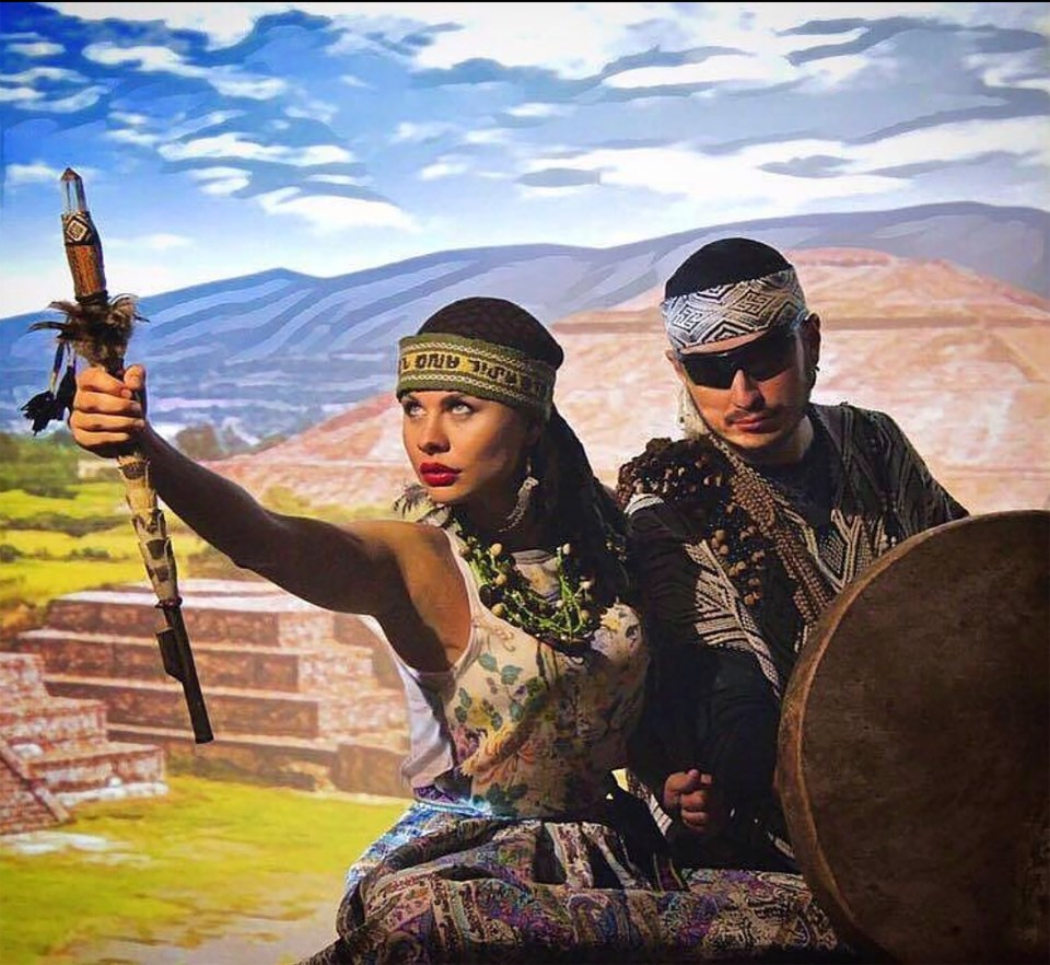 Shamans Magua Flores (real name Alexey Pindyurin) and Tina Cordoba (Kristina Teikhrib)