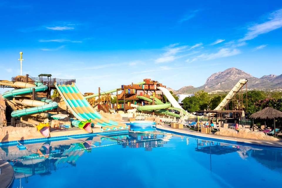 The waterpark at Magic Robin Hood features slides, inflatable ring slides, multi-lane racers and an aqua bowl. While the splash park has water guns, jets, sprinklers, a tipping water bucket, waterfalls and more