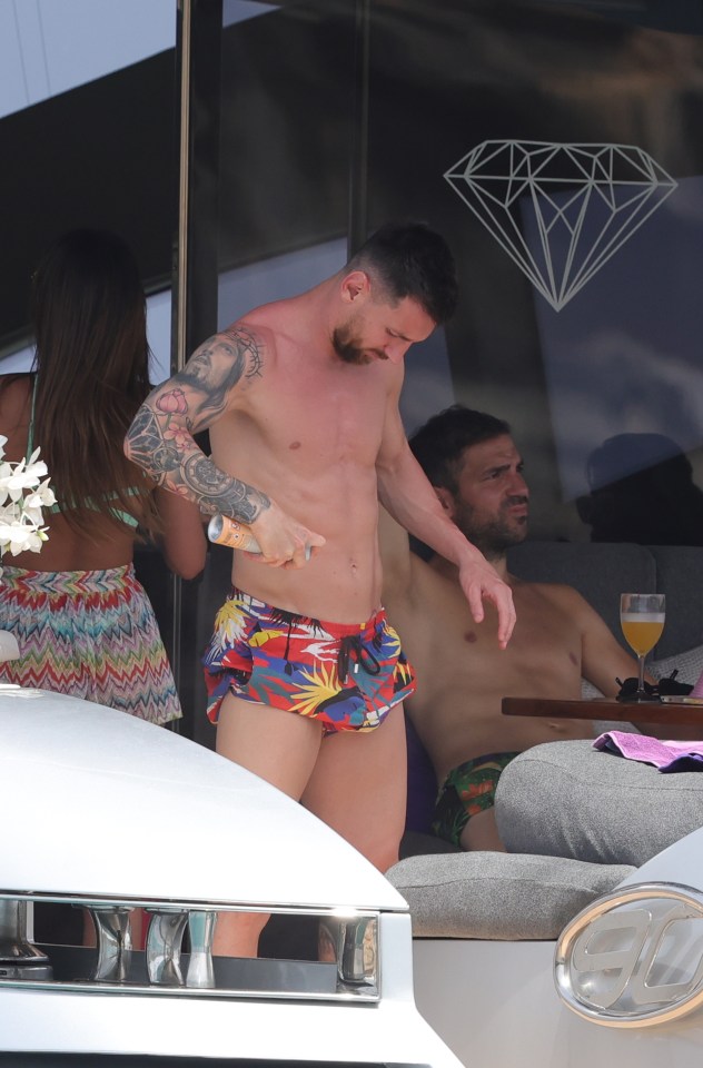 The PSG star took every precaution by topping up on sun screen