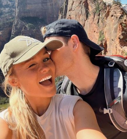 Frenkie de Jong (R) enjoys his holiday with girlfriend Mikky Kiemeny (L)