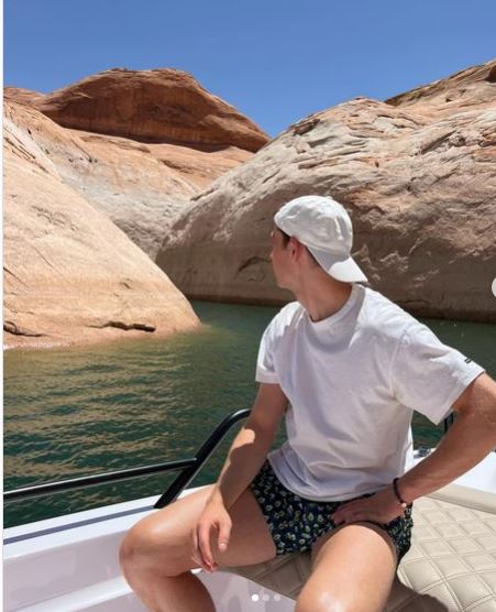 De Jong posted photos of his holiday to his 10.4million followers