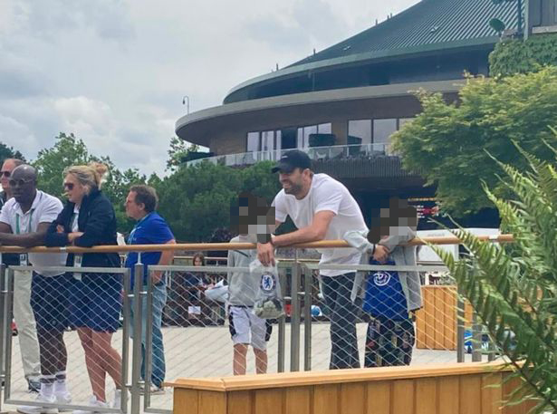 Pique enjoys the day ahead of the start of the Wimbledon tournament